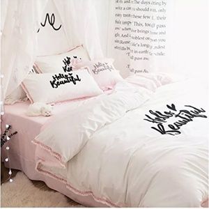 Cute Hello ❤️ Beautiful Bedding Set - Queen